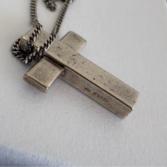 Vintage Gucci Silver Cross Pendant Necklace - Picture 10 of 12